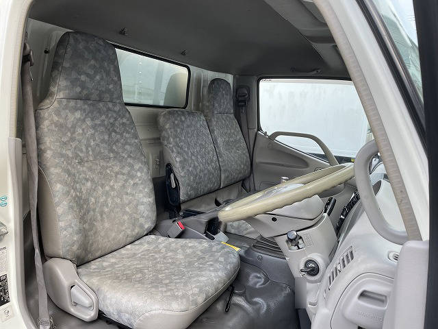 日野デュトロアルミバン小型（2t・3t）[写真25]