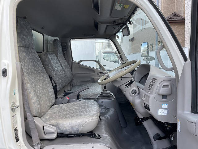日野デュトロアルミバン小型（2t・3t）[写真27]
