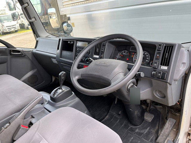 いすゞエルフアルミバン小型（2t・3t）[写真13]