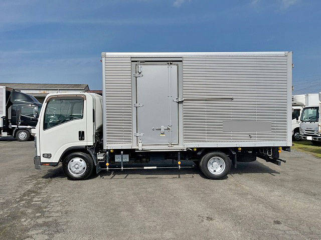 いすゞエルフアルミバン小型（2t・3t）[写真06]