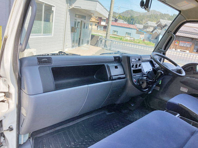 三菱ふそうキャンターアルミウイング小型（2t・3t）[写真29]