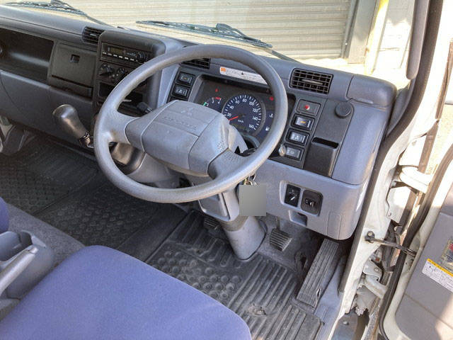 三菱ふそうキャンターアルミウイング小型（2t・3t）[写真30]