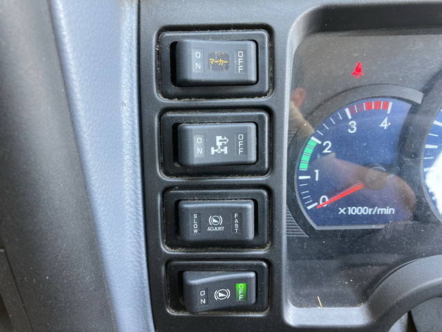 三菱ふそうキャンターアルミウイング小型（2t・3t）[写真35]