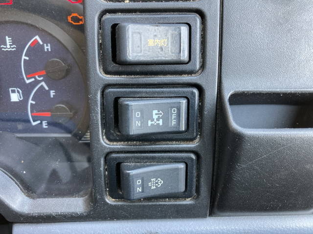 三菱ふそうキャンターアルミウイング小型（2t・3t）[写真36]