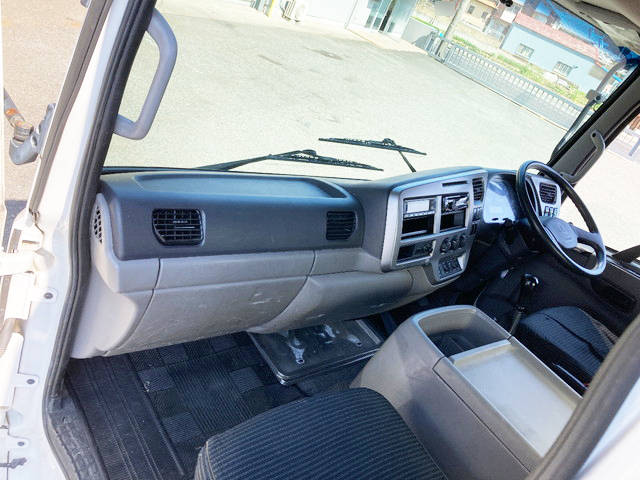 UDトラックスコンドルアルミブロック増トン（6t・8t）[写真32]