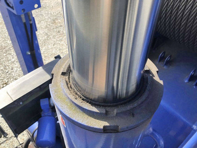 いすゞエルフセルフクレーン4段小型（2t・3t）[写真13]