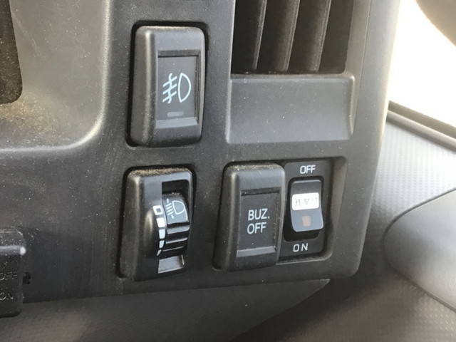 いすゞエルフセルフクレーン4段小型（2t・3t）[写真35]