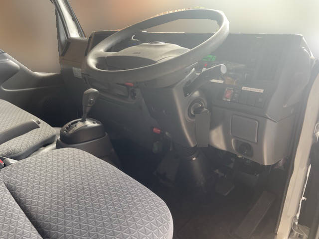 日産アトラス平ボディ小型（2t・3t）[写真25]