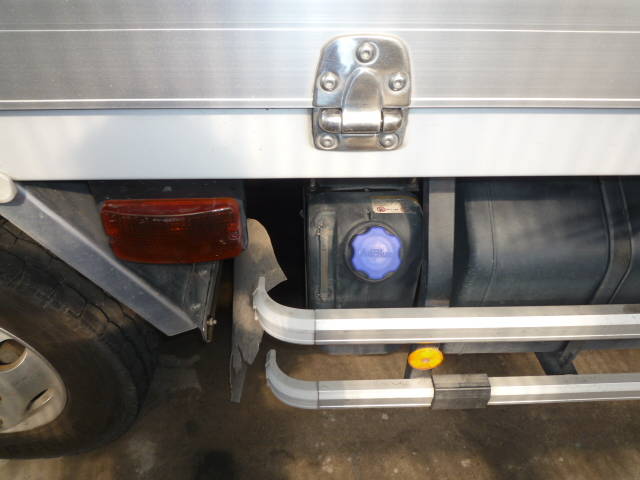 いすゞギガアルミウイング大型（10t）[写真10]