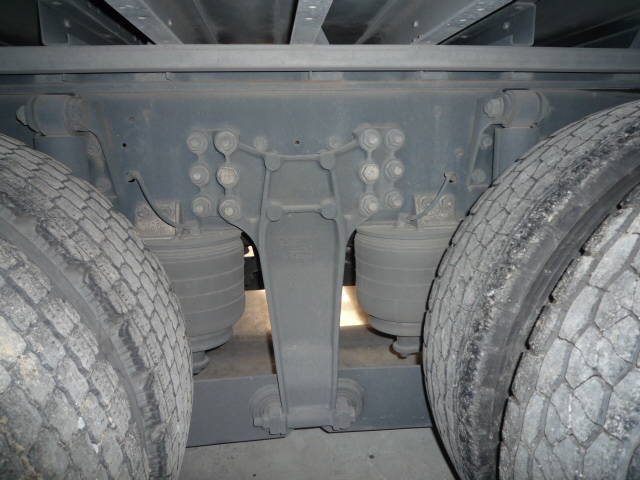 いすゞギガアルミウイング大型（10t）[写真12]