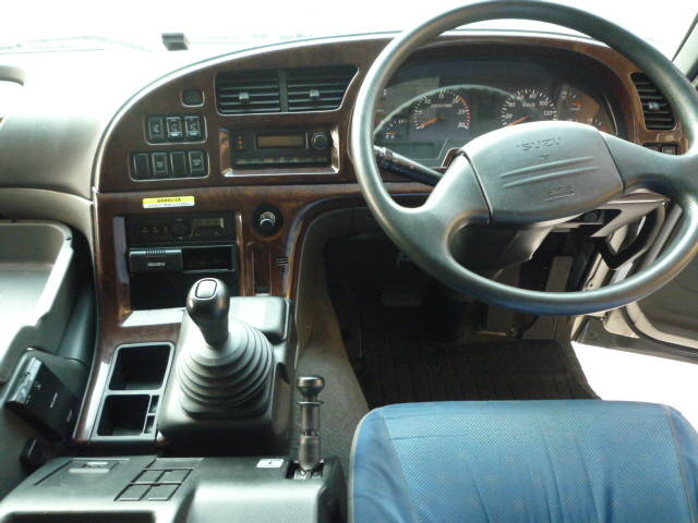 いすゞギガアルミウイング大型（10t）[写真33]