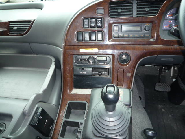 いすゞギガアルミウイング大型（10t）[写真35]