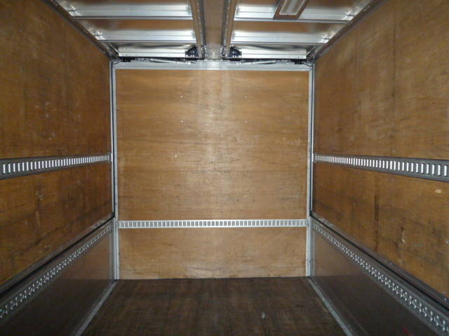 いすゞギガアルミウイング大型（10t）[写真07]