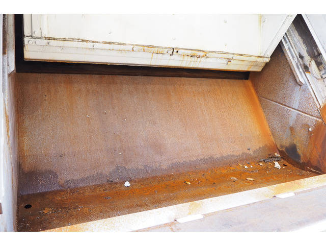 三菱ふそうファイターパッカー車（塵芥車）増トン（6t・8t）[写真13]