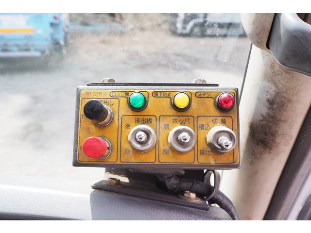 三菱ふそうファイターパッカー車（塵芥車）増トン（6t・8t）[写真37]