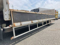 UDトラックスコンドル平ボディ中型（4t）[写真12]