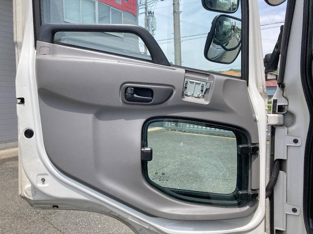 UDトラックスコンドル平ボディ中型（4t）[写真29]