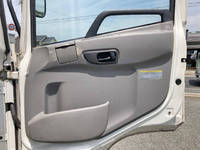 UDトラックスコンドル平ボディ中型（4t）[写真30]