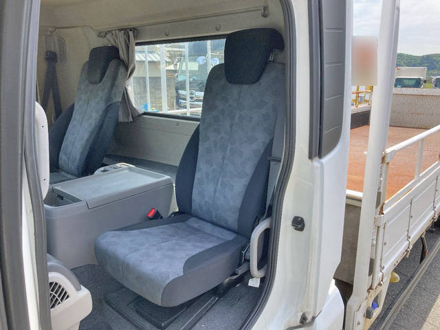 UDトラックスコンドル平ボディ中型（4t）[写真32]