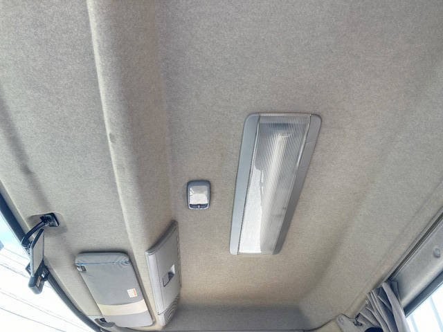 UDトラックスコンドル平ボディ中型（4t）[写真33]