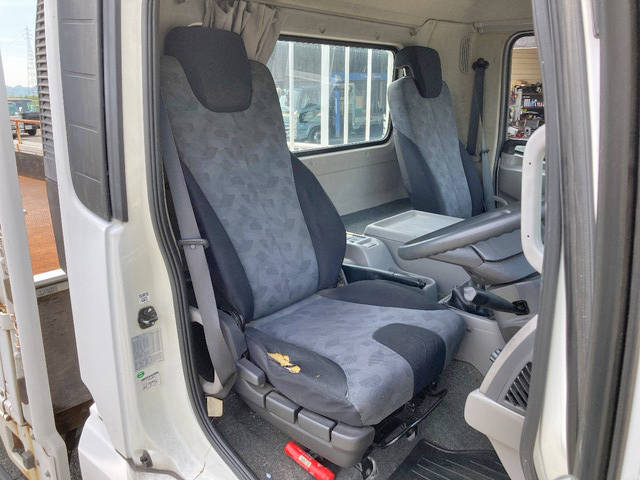 UDトラックスコンドル平ボディ中型（4t）[写真34]