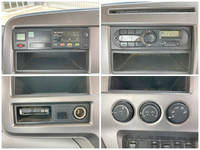 UDトラックスコンドル平ボディ中型（4t）[写真37]