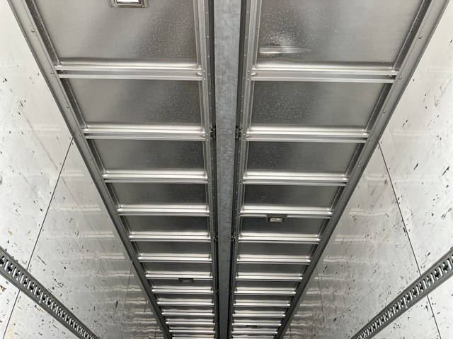 UDトラックスクオンアルミウイング大型（10t）[写真12]