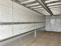 UDトラックスクオンアルミウイング大型（10t）[写真13]