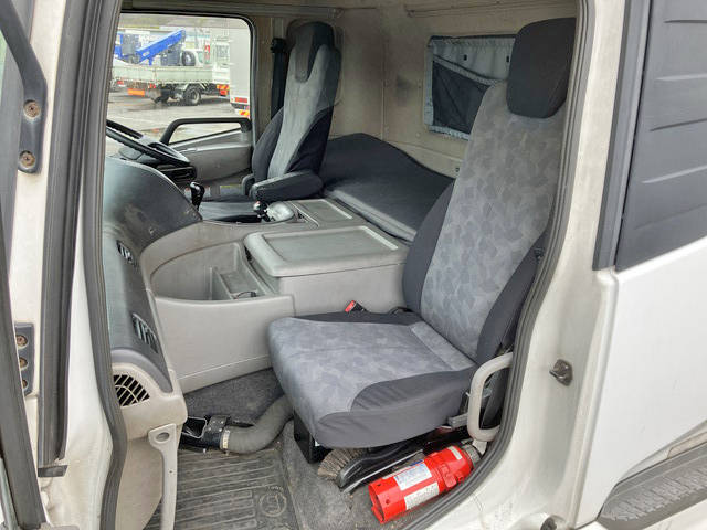 UDトラックスクオンアルミウイング大型（10t）[写真31]