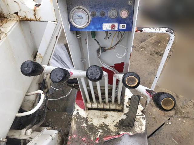 いすゞエルフ穴掘建柱車小型（2t・3t）[写真16]