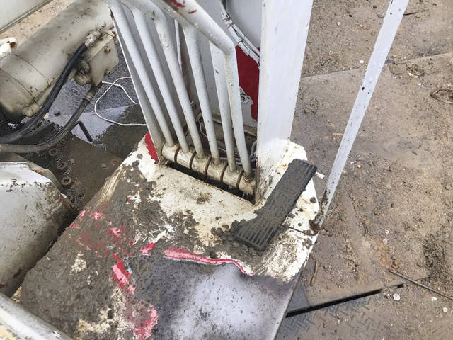 いすゞエルフ穴掘建柱車小型（2t・3t）[写真18]