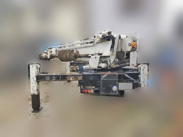 いすゞエルフ穴掘建柱車小型（2t・3t）[写真04]