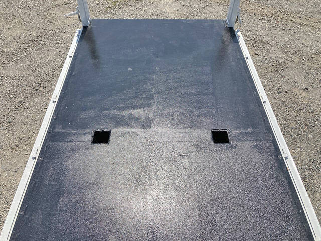 三菱ふそうキャンター平ボディ小型（2t・3t）[写真14]