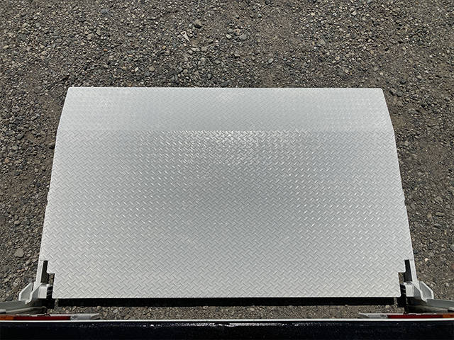 三菱ふそうキャンター平ボディ小型（2t・3t）[写真16]