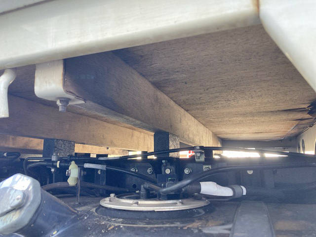 三菱ふそうキャンター平ボディ小型（2t・3t）[写真23]