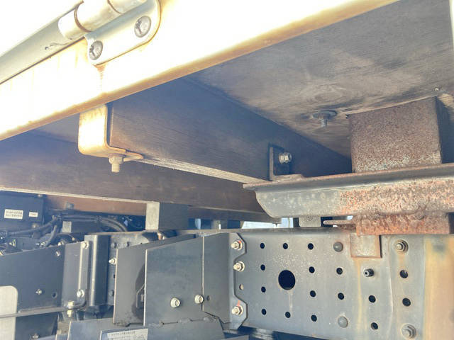 三菱ふそうキャンター平ボディ小型（2t・3t）[写真25]