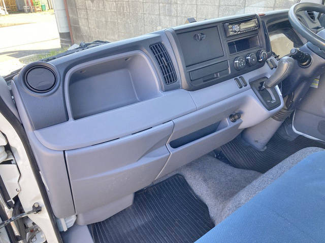 三菱ふそうキャンター平ボディ小型（2t・3t）[写真32]