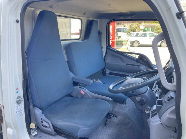 三菱ふそうキャンター平ボディ小型（2t・3t）[写真35]