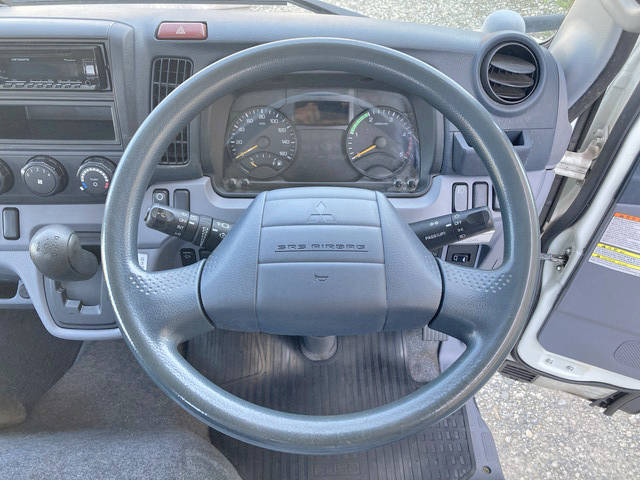 三菱ふそうキャンター平ボディ小型（2t・3t）[写真37]