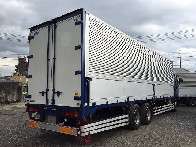 いすゞギガアルミウイング大型（10t）[写真02]