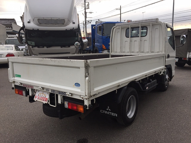 三菱ふそうキャンターガッツ平ボディ小型（2t・3t）[写真02]