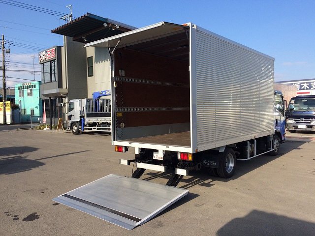 いすゞエルフアルミバン小型（2t・3t）[写真02]