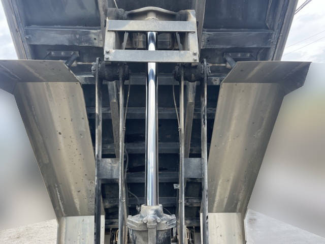 UDトラックスクオンダンプ大型（10t）[写真11]