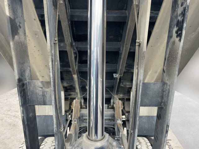 UDトラックスクオンダンプ大型（10t）[写真12]