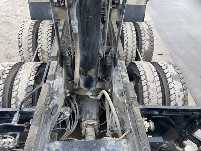 UDトラックスクオンダンプ大型（10t）[写真13]