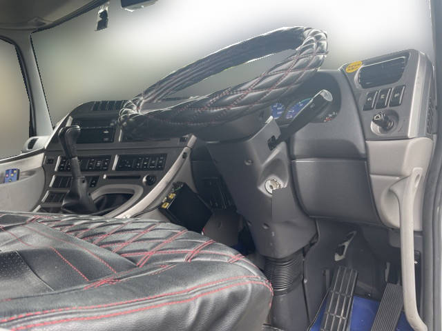 UDトラックスクオンダンプ大型（10t）[写真28]