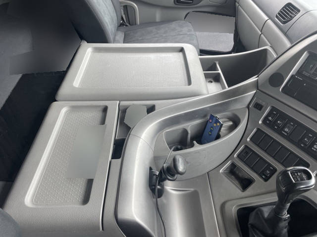 UDトラックスクオンダンプ大型（10t）[写真31]