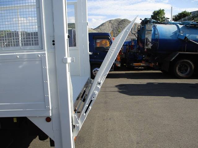 日野デュトロ平ボディ小型（2t・3t）[写真15]