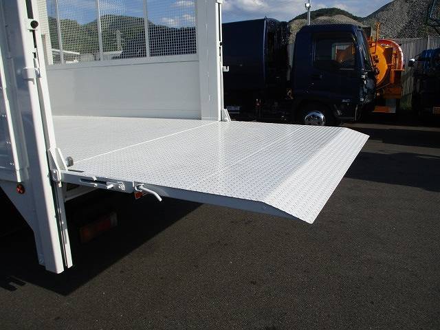 日野デュトロ平ボディ小型（2t・3t）[写真16]