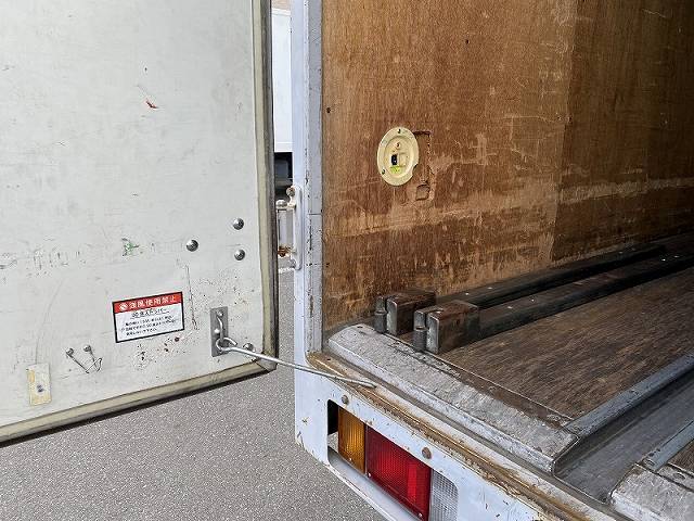 いすゞエルフアルミバン小型（2t・3t）[写真10]